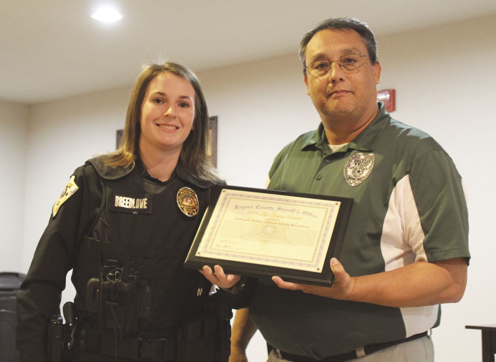 Oologah Police Officer receives Life Saver award